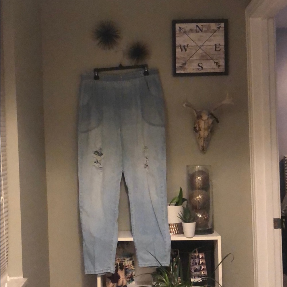 VINTAGE elastic-waist, distressed light wash jeans